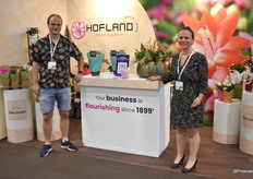 Frank en Annemiek Hofland van Kwekerij Hofland. Annemiek: “Erg blij dat we zo weer bij elkaar kunnen komen, ook om als kwekers onder elkaar weer contact te hebben op deze manier en bij te kletsen. Gisteren zelfs nog een goede klant uit Frankrijk op bezoek gehad, dat was écht erg leuk!”